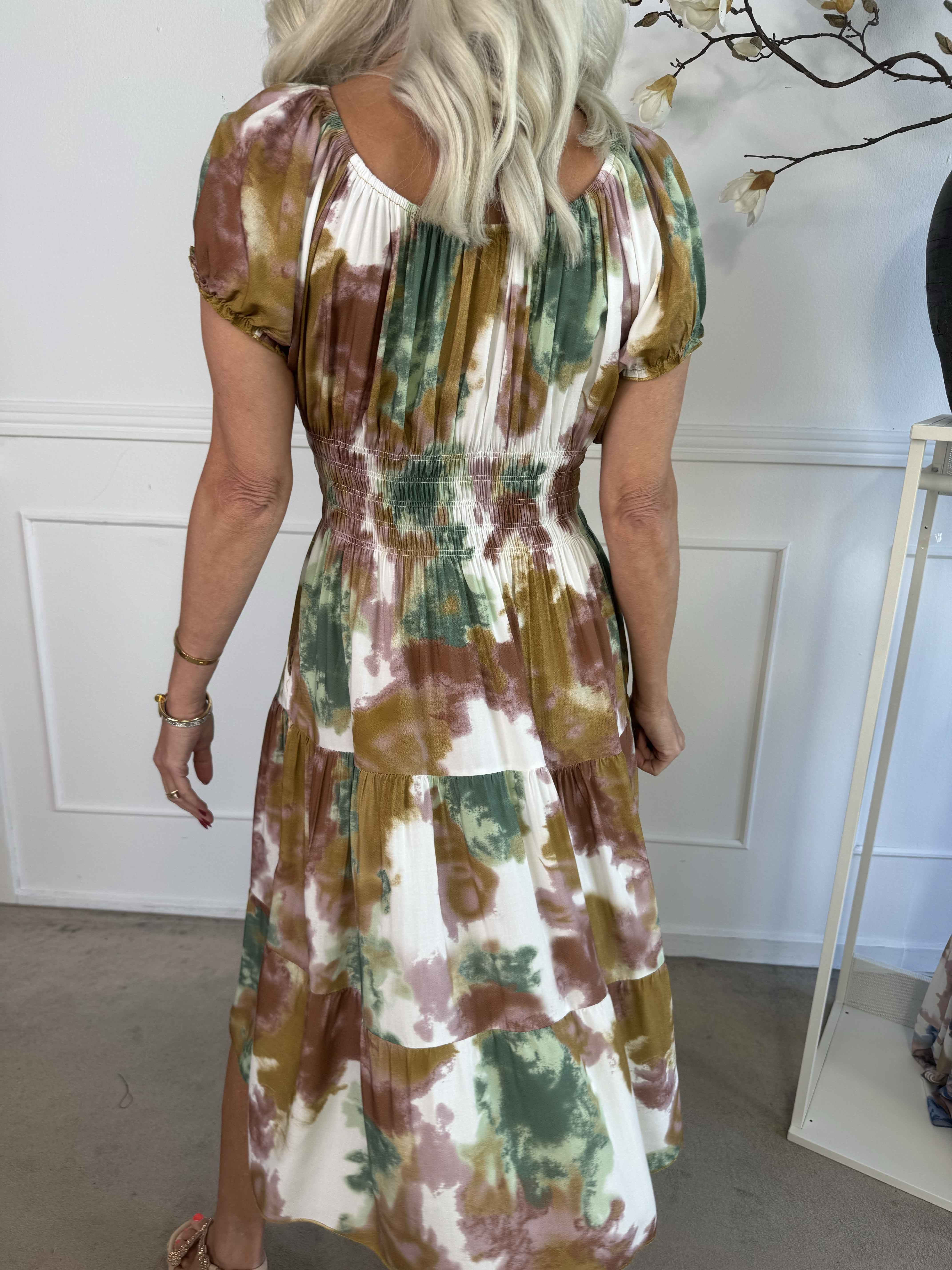 Leah - Mångfärgad viskosklänning med puffärmar och fickor